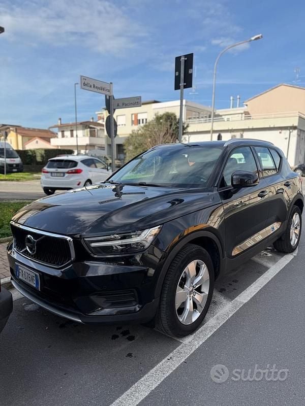 Usata Volvo XC40 Momentum 150 CV (110 kW) 2019 Nero SUV