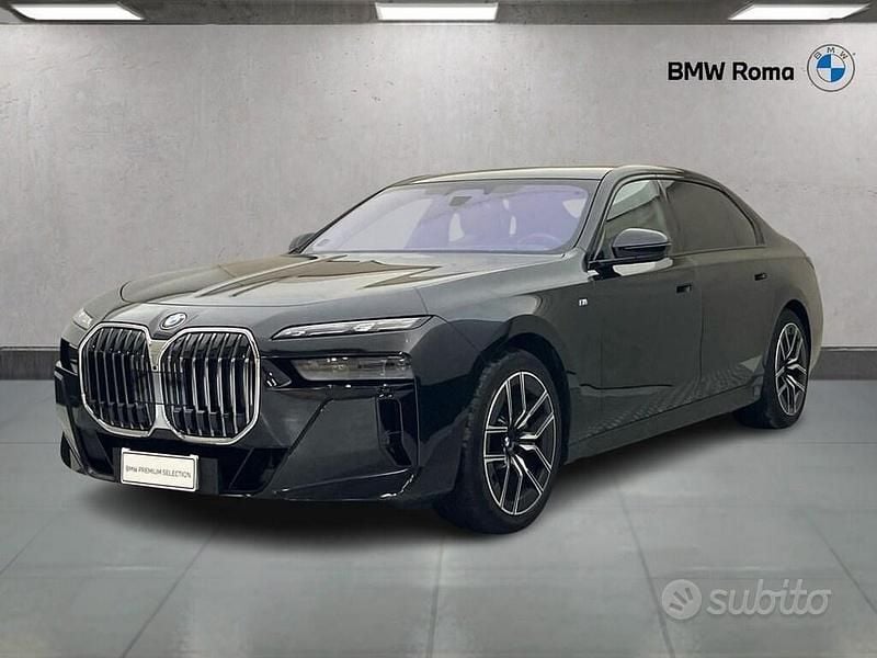 Usata BMW 740 M Sport 299 CV (219 kW) 2025 Black sapphire metallic Berlina