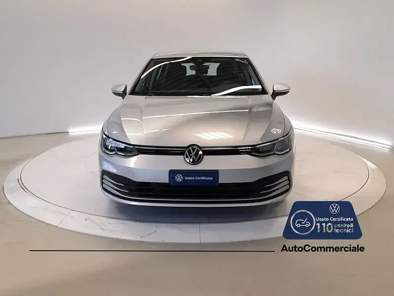 Usata VW Golf VIII Life 150 CV (110 kW) 2020 Argento Berlina