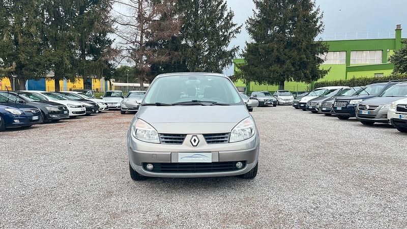 Usata Renault Scénic II Dynamique 113 CV (83 kW) 2005 Grigio Monovolume