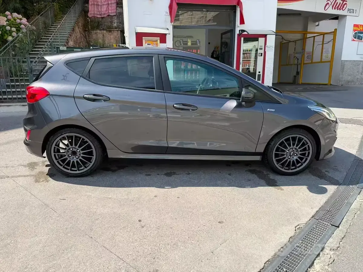Usata Ford Fiesta ST-Line 95 CV (69 kW) 2020 Grigio Utilitaria