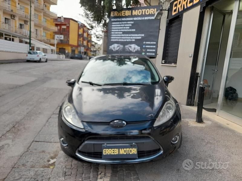 Second-hand Ford Fiesta 70 CP (51 kW) 2010 Negru Hatchback