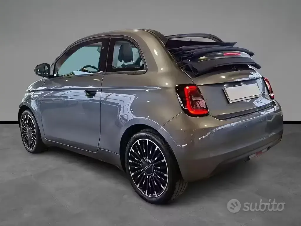 Usata Fiat 500e La Prima 42 kW (58 CV) 2023 Grigio / metallizzato Cabrio