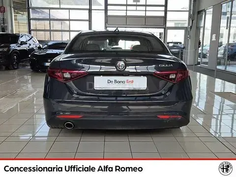 Usata Alfa Romeo Giulia Super 150 CV (110 kW) 2016 Grigio Berlina