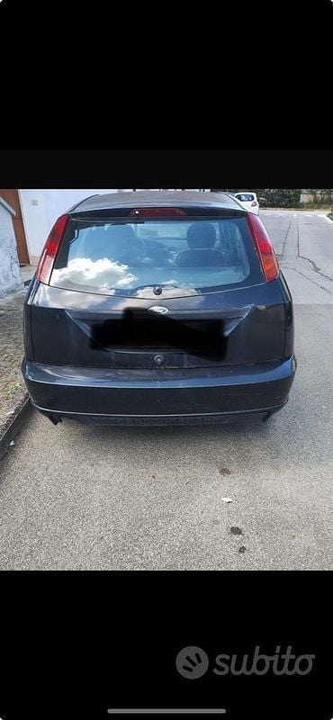 Nero Usata 2004 Ford Focus Tre volumi | 700 € (Super prezzo) - Immagine 1/4