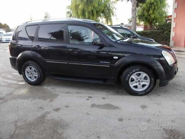 Usata Ssangyong (KGM) Rexton 165 CV (121 kW) 2009 Nero SUV