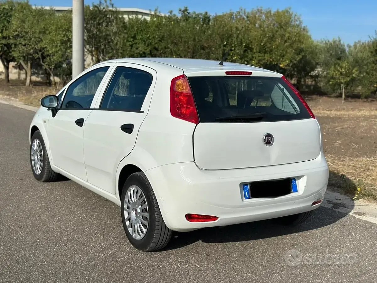 Usata Fiat Punto Street 95 CV (69 kW) 2018 Bianco Utilitaria