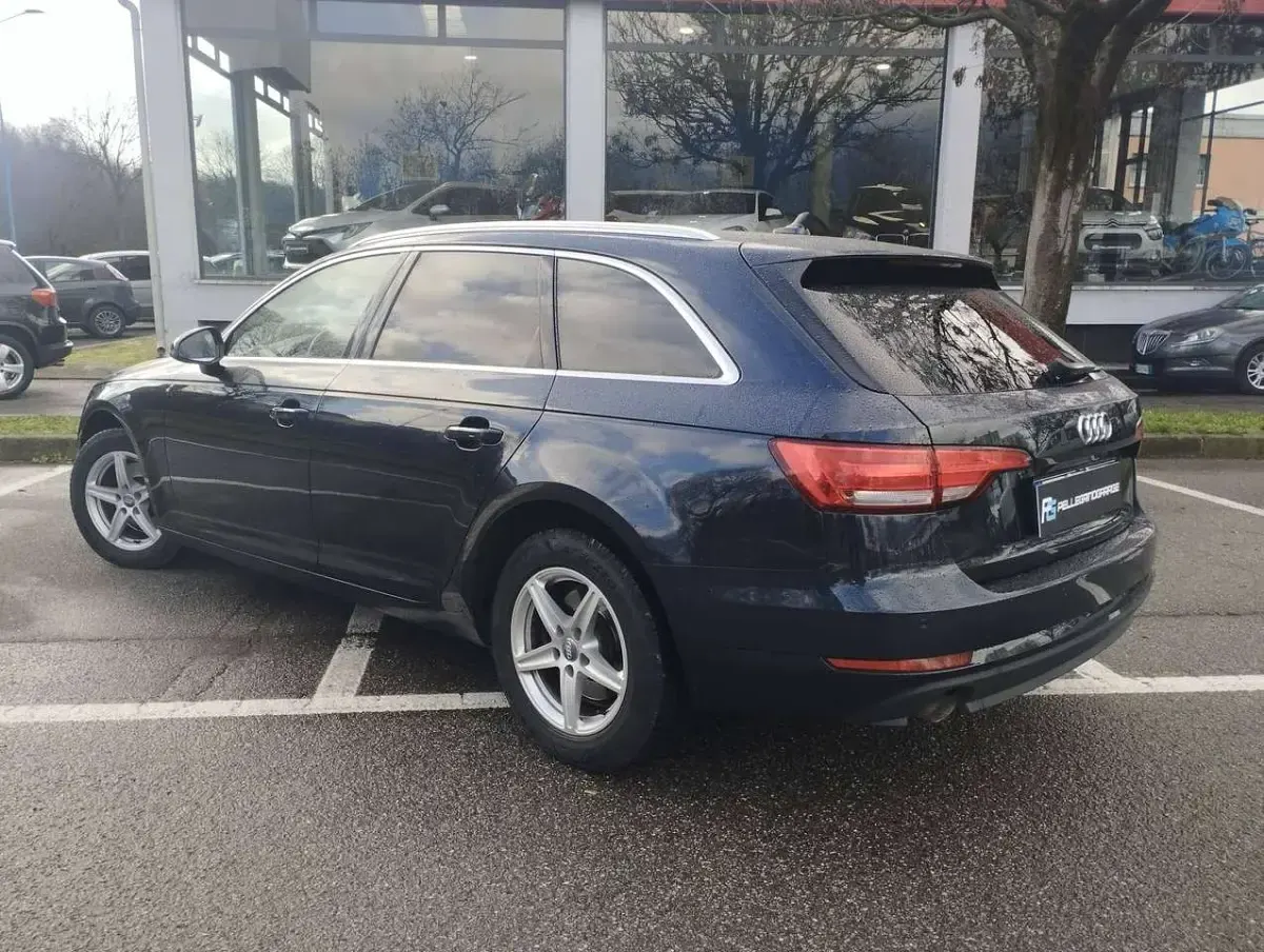 Usata Audi A4 Business 150 CV (110 kW) 2018 Blu Station wagon