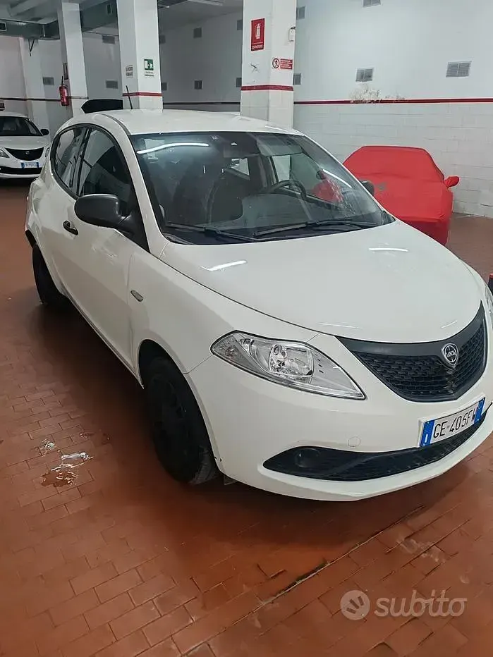 Usata Lancia Ypsilon Silver 69 CV (50 kW) 2021 Bianco Utilitaria