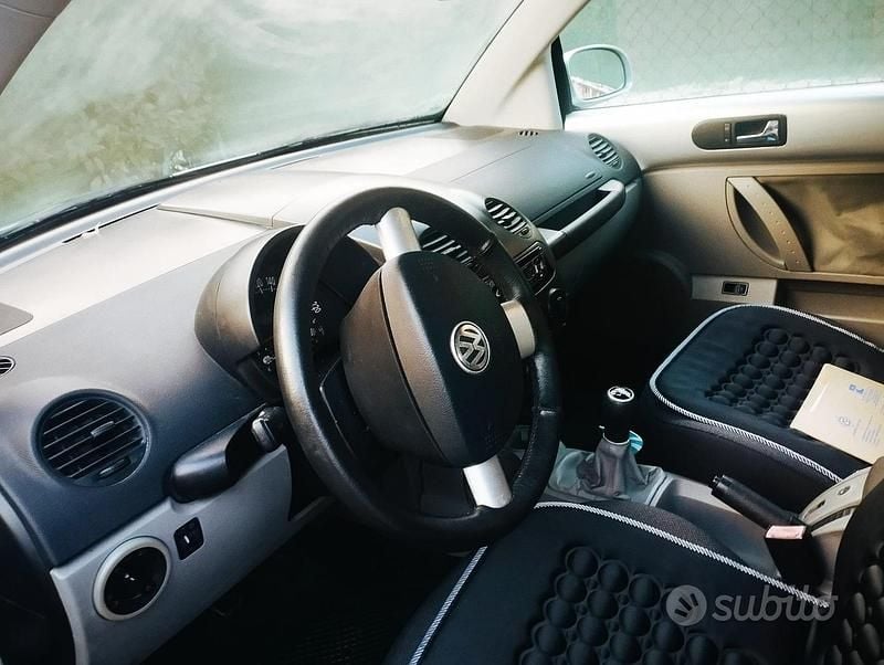 Usata VW New Beetle 2003 Utilitaria