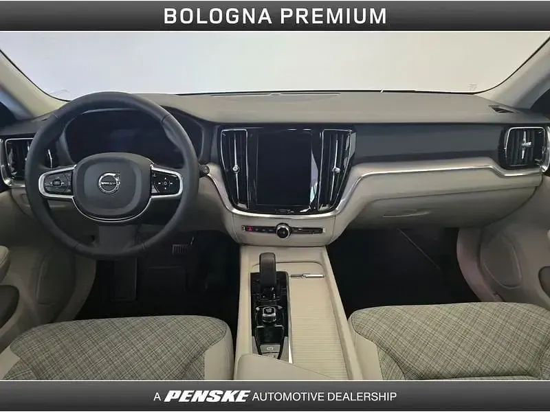 Usata Volvo V60 CC Core 197 CV (144 kW) 2024 Bianco Station wagon