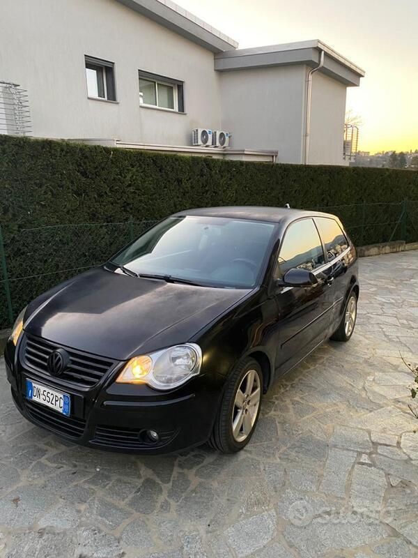 Usata 2008 VW Polo Sportline Tre volumi | 2800 € (Buon prezzo) - Immagine 1/4