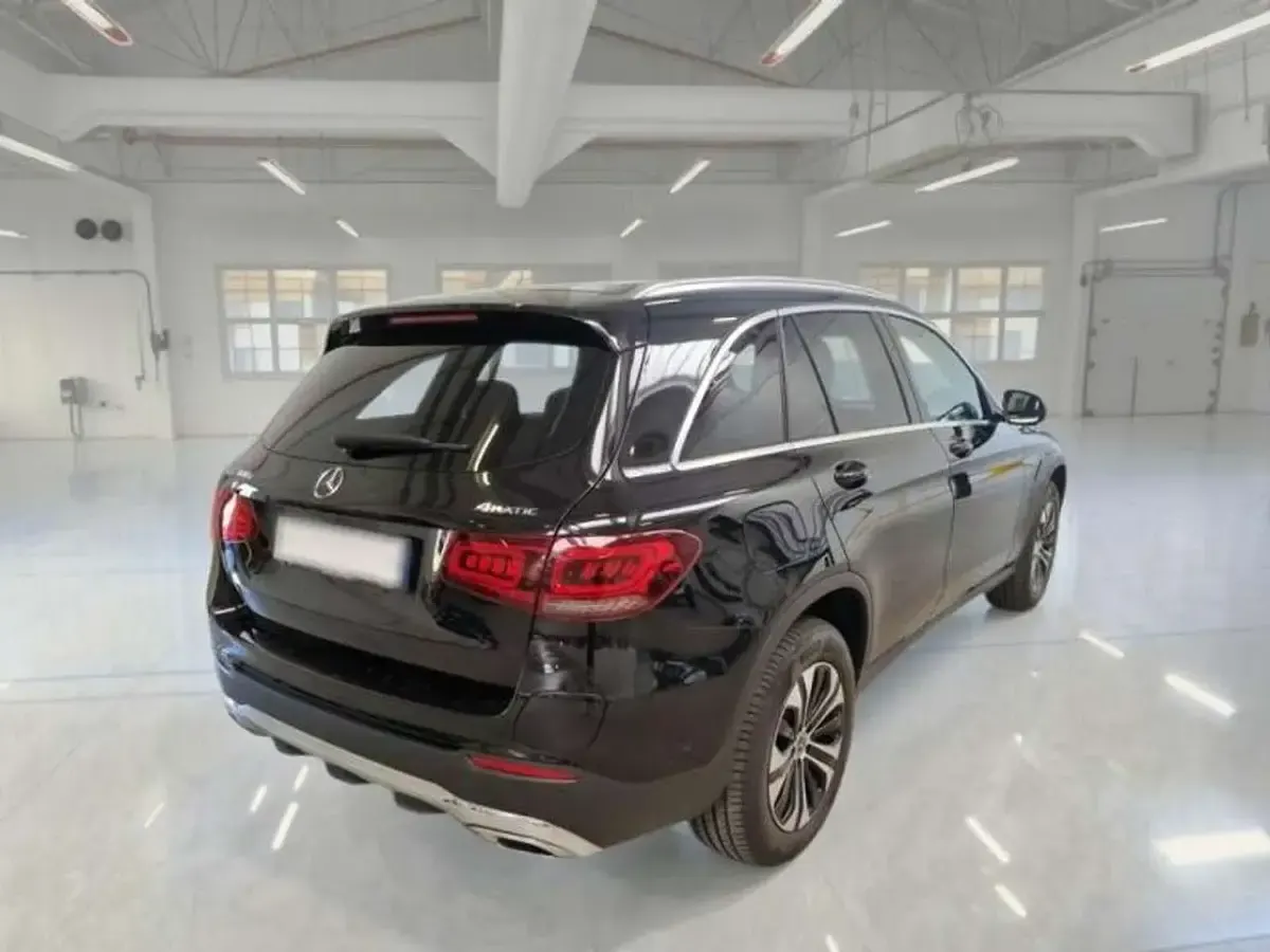 Usata Mercedes GLC300 Business 321 CV (236 kW) 2022 Nero SUV
