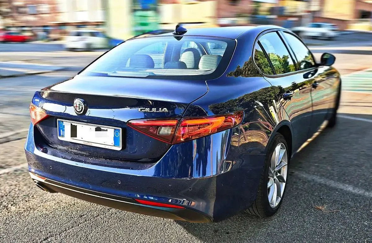 Usata Alfa Romeo Giulia Super 160 CV (117 kW) 2019 Blu/azzurro Berlina