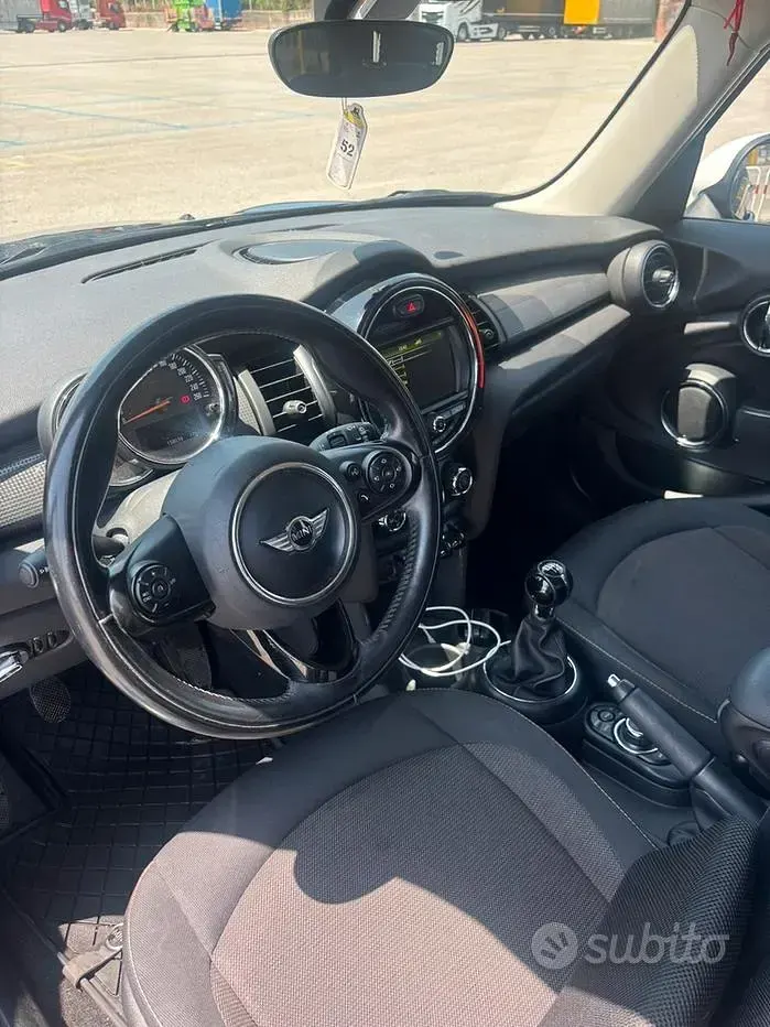 Usata Mini Cooper D Business 116 CV (85 kW) 2018 Bluazzurro Utilitaria