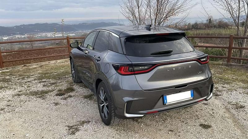 Usata Lexus LBX 91 CV (66 kW) 2024 Grigio SUV