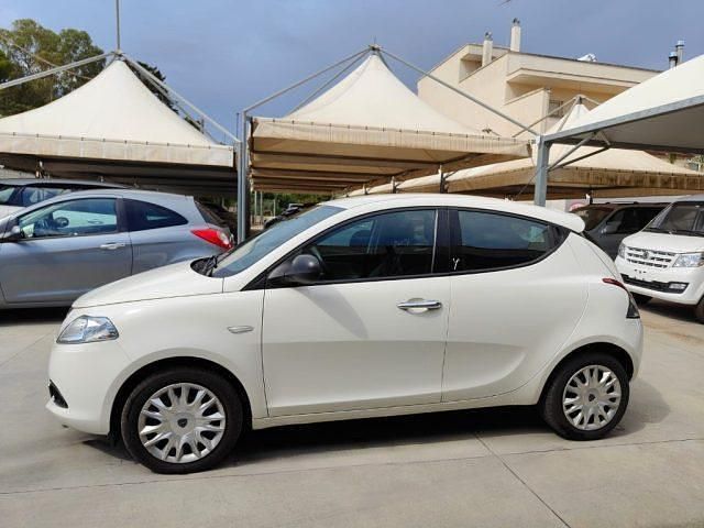 Usata Lancia Ypsilon S 95 CV (69 kW) 2015 Bianco pastello Utilitaria