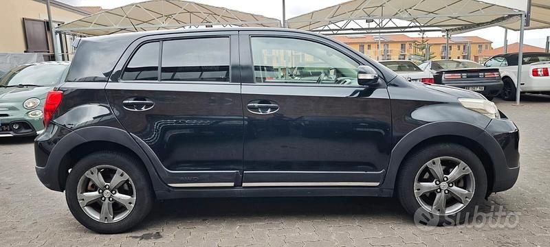 Usata Toyota Urban Cruiser Luxury 90 CV (66 kW) 2009 Nero Utilitaria
