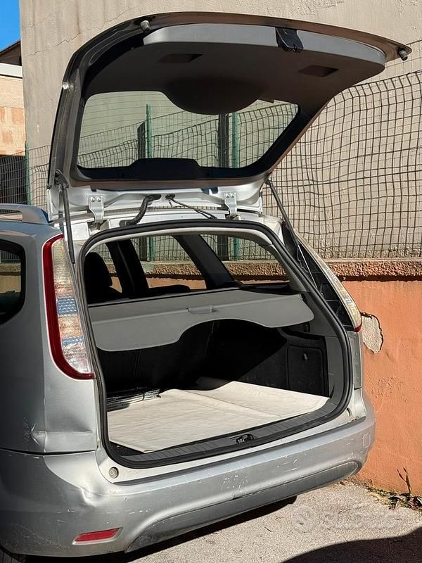 Usata Ford Focus 100 CV (73 kW) 2009 Grigio Berlina