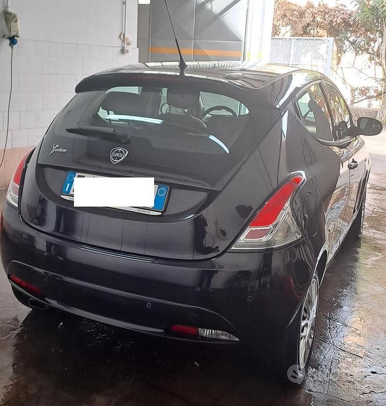 Usata Lancia Ypsilon 70 CV (51 kW) 2017 Grigio Utilitaria