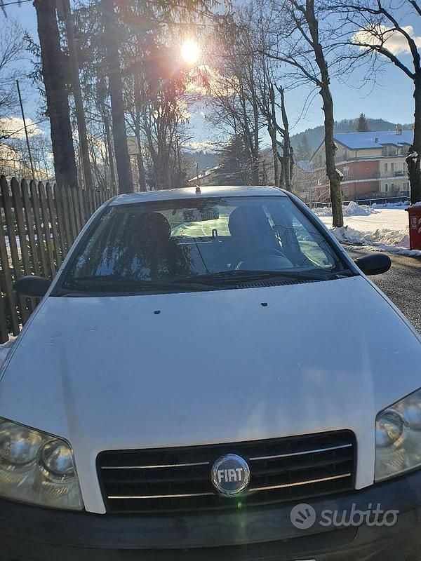 Usata Fiat Punto 57 CV (41 kW) 2005 Bianco Utilitaria