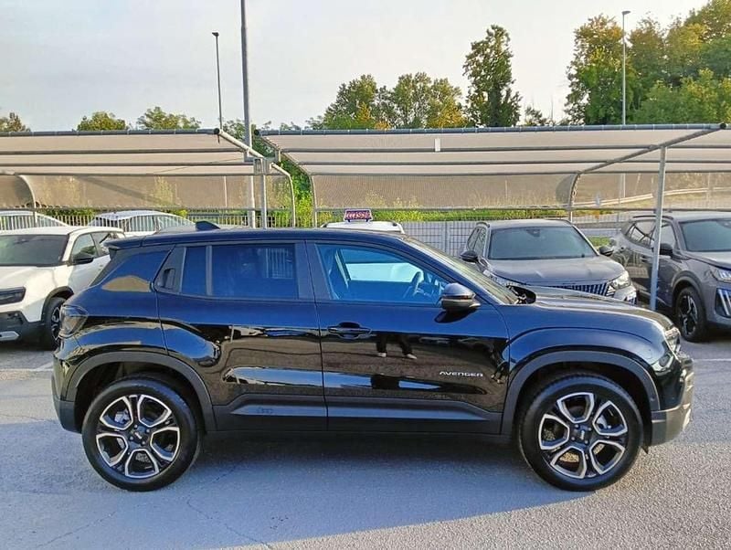 Ny Jeep Avenger Summit 101 HK (74 kW) 2025 Svart SUV