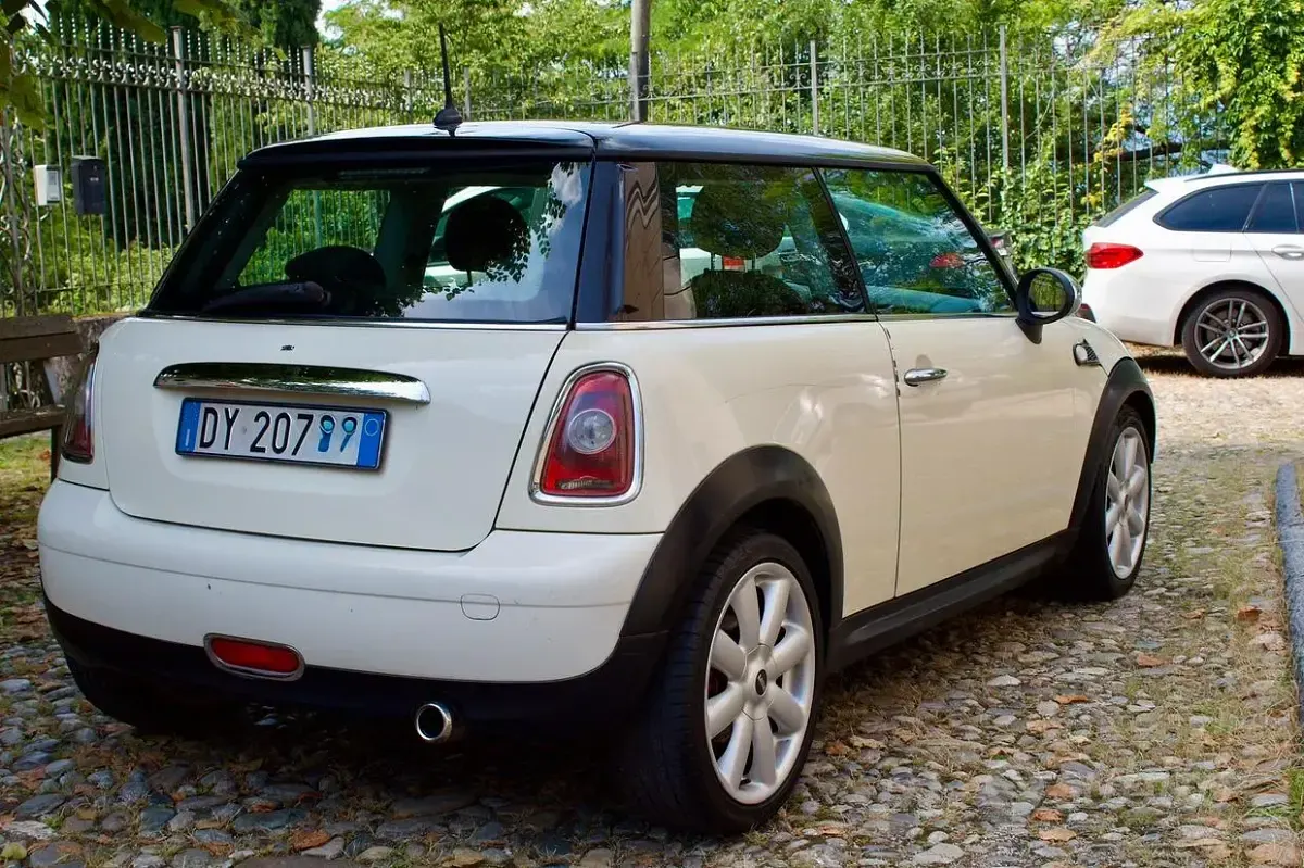 Usata Mini Cooper D 109 CV (80 kW) 2009 Utilitaria