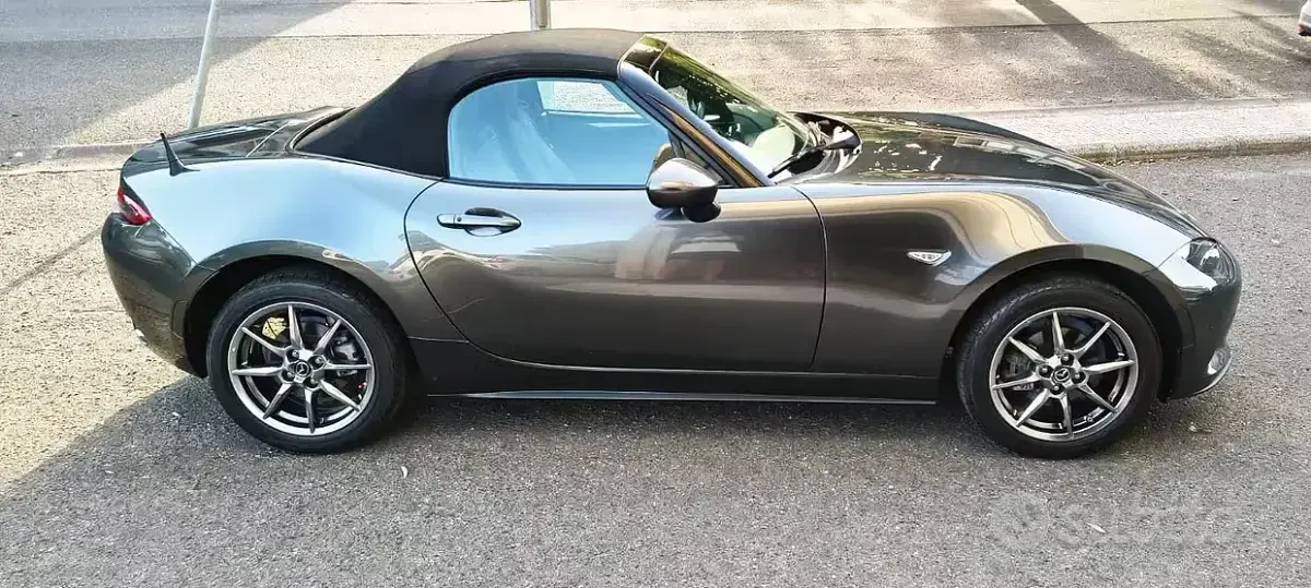 Usata Mazda MX5 132 CV (97 kW) 2022 Grigio Cabrio