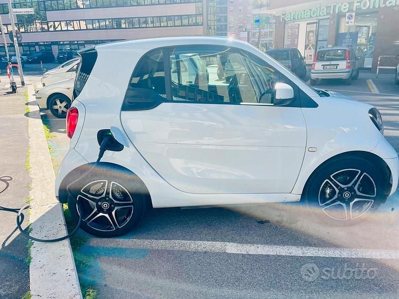 Usata Smart ForTwo Coupé 41 kW (56 CV) 2021 Bianco Utilitaria