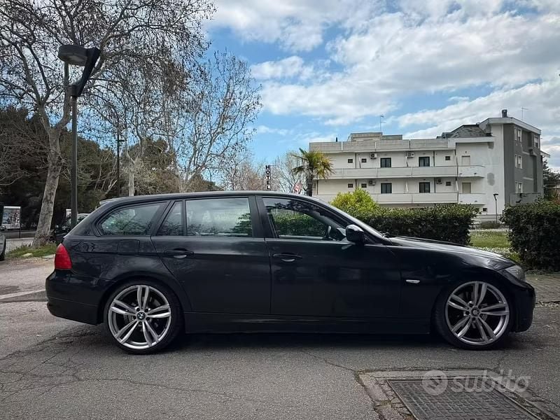 Usata BMW 318 2010 Nero Station wagon