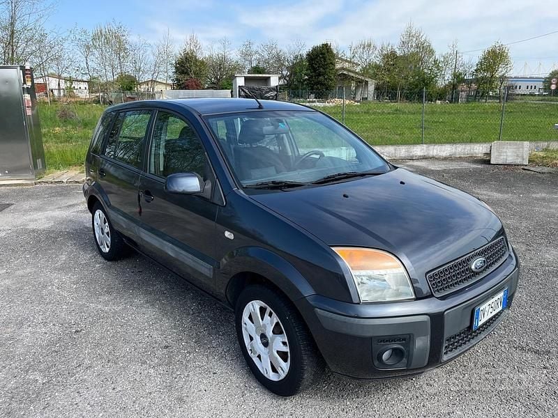 Usata Ford Fusion 80 CV (58 kW) 2007 Grigio Utilitaria