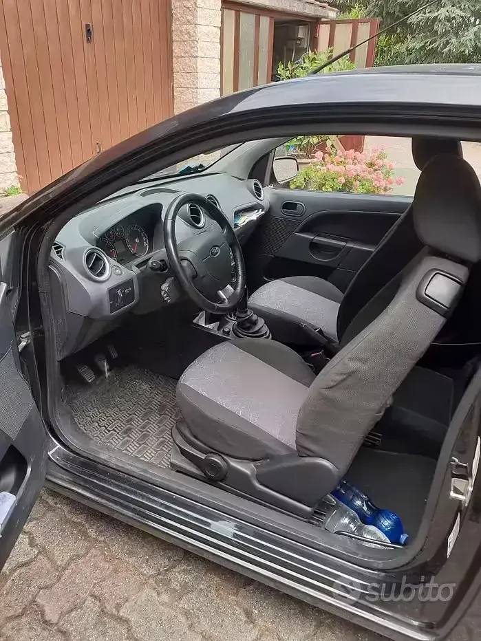 Usata Ford Fiesta 75 CV (55 kW) 2007 Nero Utilitaria