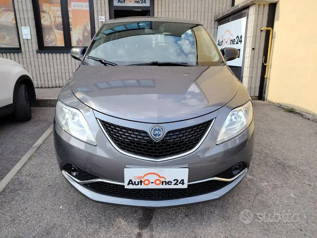 Usata Lancia Ypsilon 69 CV (50 kW) 2016 Grigio Utilitaria