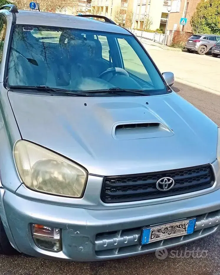 Usata Toyota RAV4 116 CV (85 kW) 2002 Grigio SUV