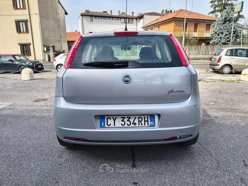 Usata Fiat Grande Punto Dynamic 65 CV (47 kW) 2005 Argento Utilitaria