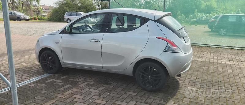 Gebraucht Lancia Ypsilon Silver 95 PS (69 kW) 2017 Grau Kleinwagen
