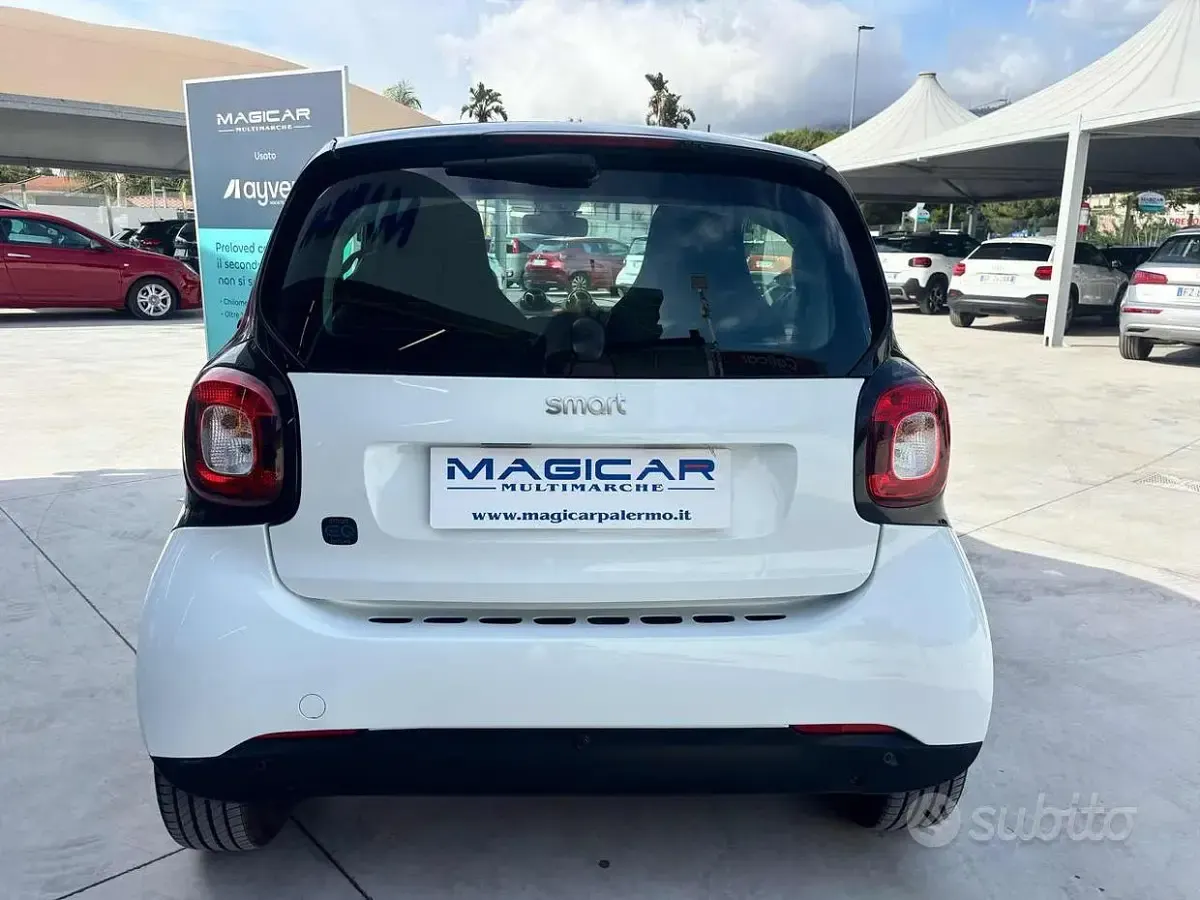 Usata Smart ForTwo Coupé Passion 41 kW (56 CV) 2022 Bianco Utilitaria