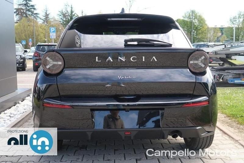 Usata Lancia Ypsilon 101 CV (74 kW) 2025 Nero Utilitaria