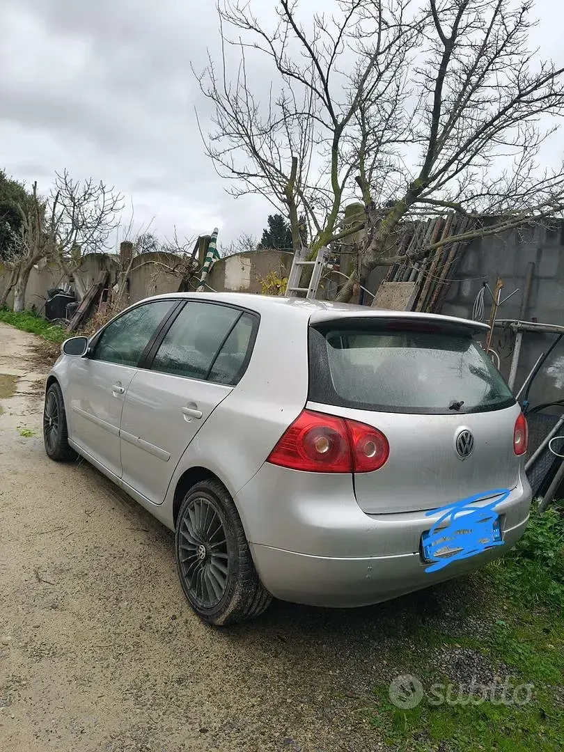 Usata VW Golf V 105 CV (77 kW) 2004 Grigio Utilitaria