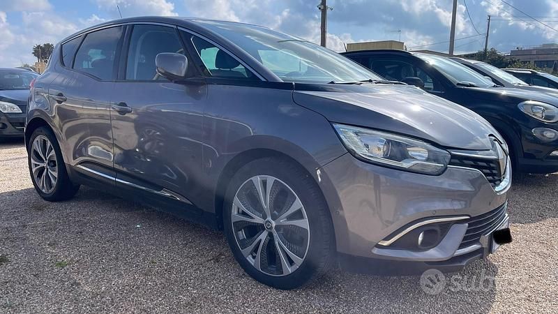 Usata Renault Scénic IV Intens 110 CV (80 kW) 2017 Grigio Monovolume