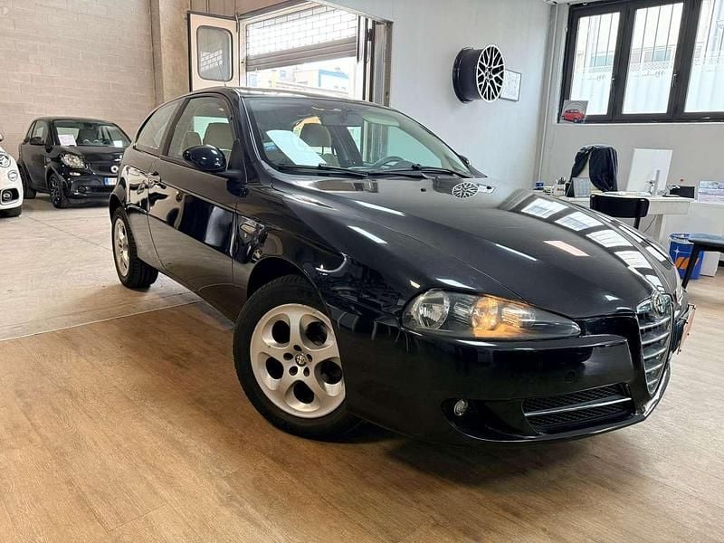 Occasion Alfa Romeo 147 Distinctive 105 PK (77 kW) 2007 Grijs Hatchback