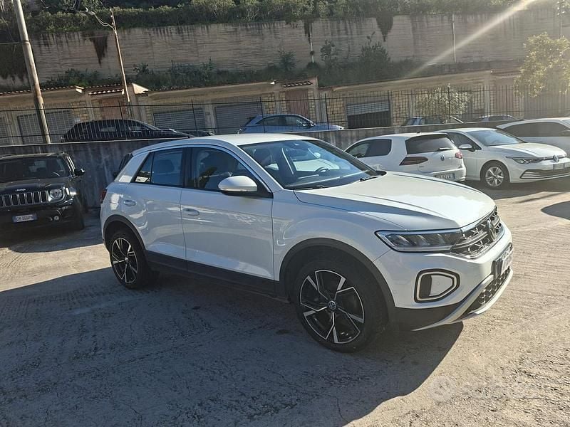 Usata VW T-Roc Life 110 CV (80 kW) 2023 Bianco SUV