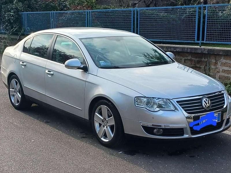 Usata VW Passat Highline 140 CV (102 kW) 2007 Argento Berlina
