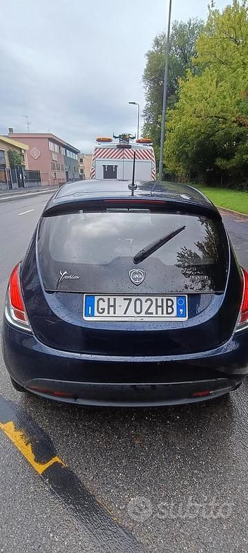 Usata Lancia Ypsilon Silver 80 CV (58 kW) 2022 Blu Utilitaria