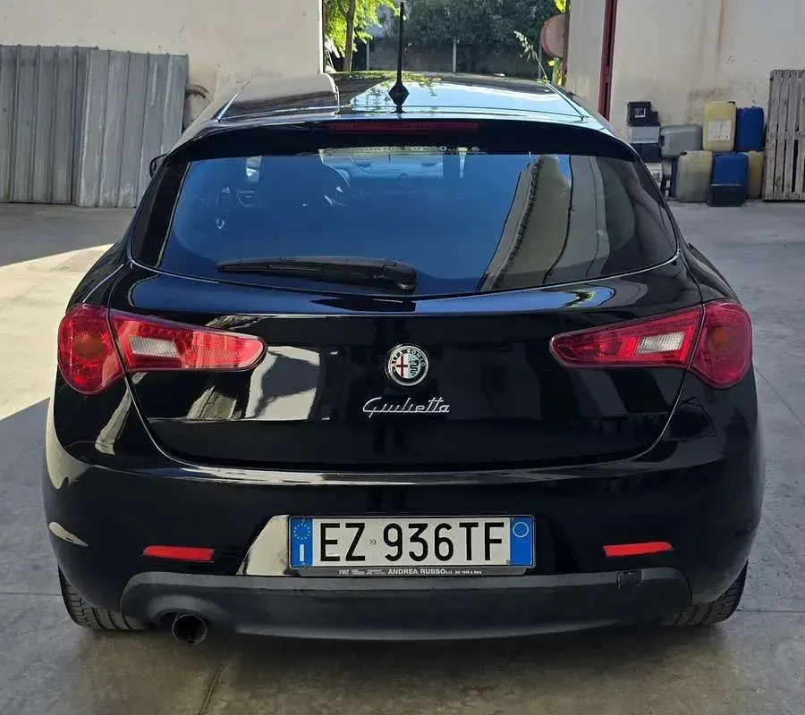 Usata Alfa Romeo Giulietta Distinctive 120 CV (88 kW) 2015 Nero Utilitaria