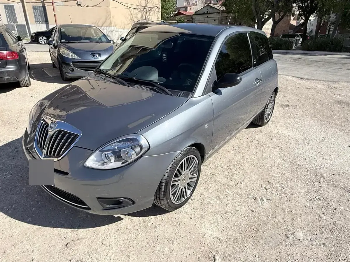 Usata Lancia Ypsilon 75 CV (55 kW) 2008 Grigio Utilitaria