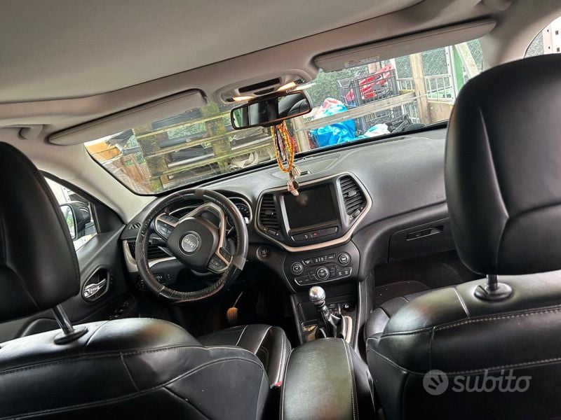 Usata Jeep Cherokee 140 CV (102 kW) 2015 Grigio SUV