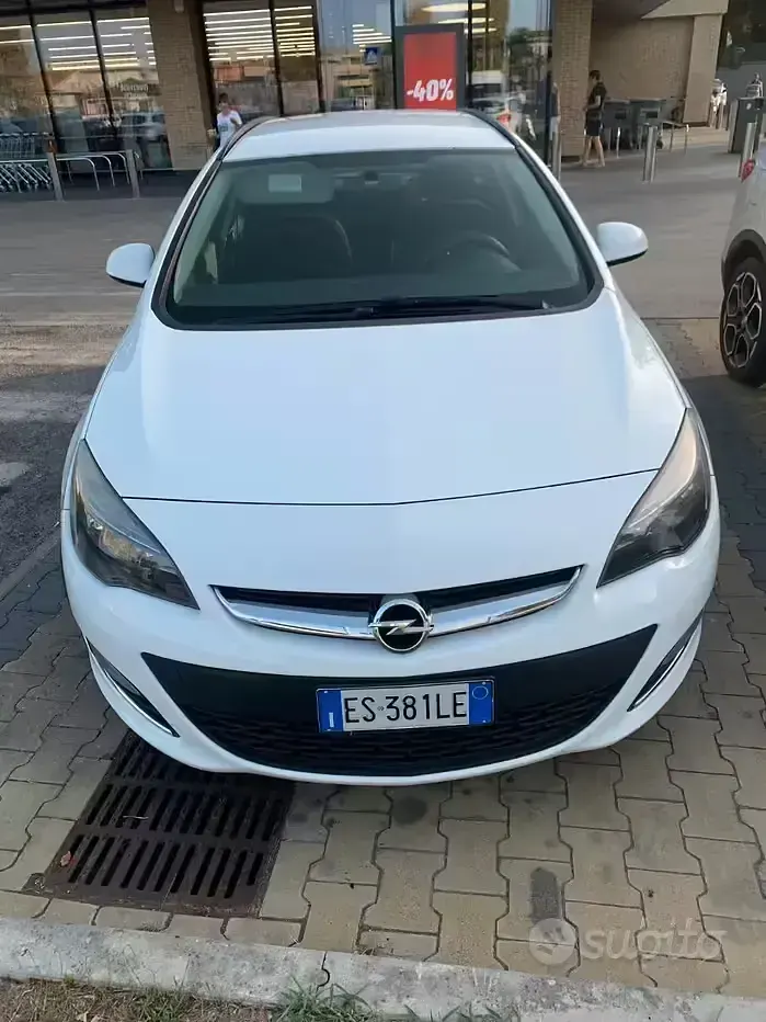 Usata Opel Astra 110 CV (80 kW) 2013 Bianco Station wagon