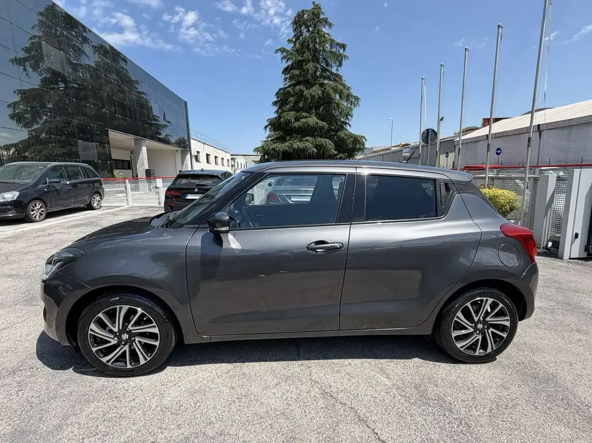 Usata Suzuki Swift 83 CV (61 kW) 2023 Grigio Utilitaria