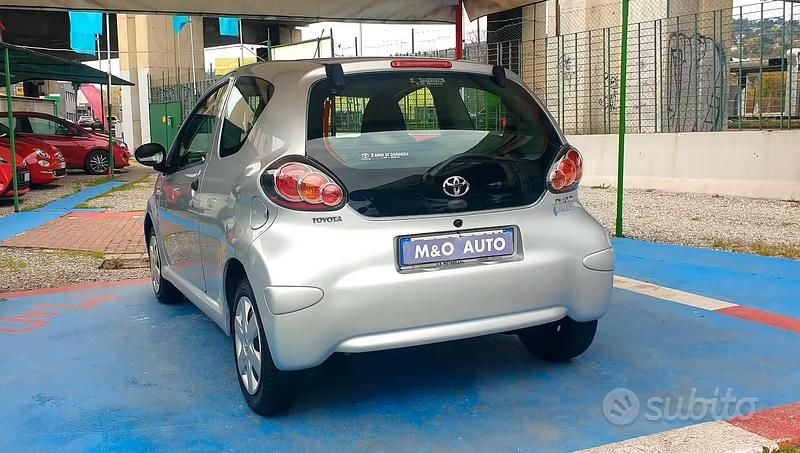 Usata Toyota Aygo Connect Style 68 CV (50 kW) 2011 Grigio Utilitaria